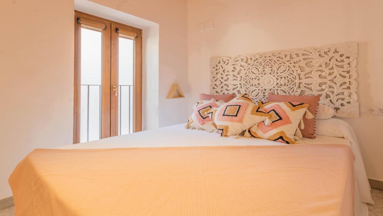 Apartamentos Miguel De Cervantes Centro กอร์โดบา ภายนอก รูปภาพ
