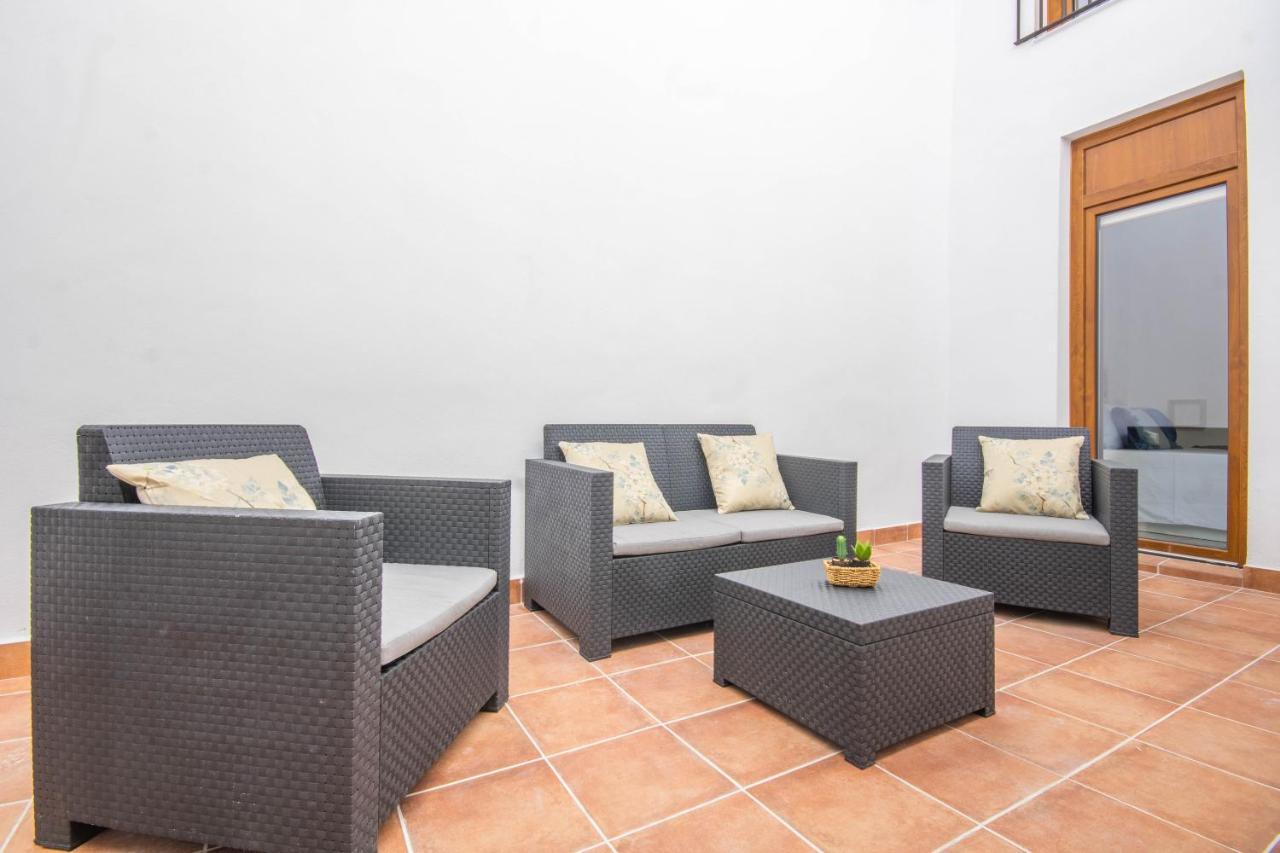 Apartamentos Miguel De Cervantes Centro กอร์โดบา ภายนอก รูปภาพ