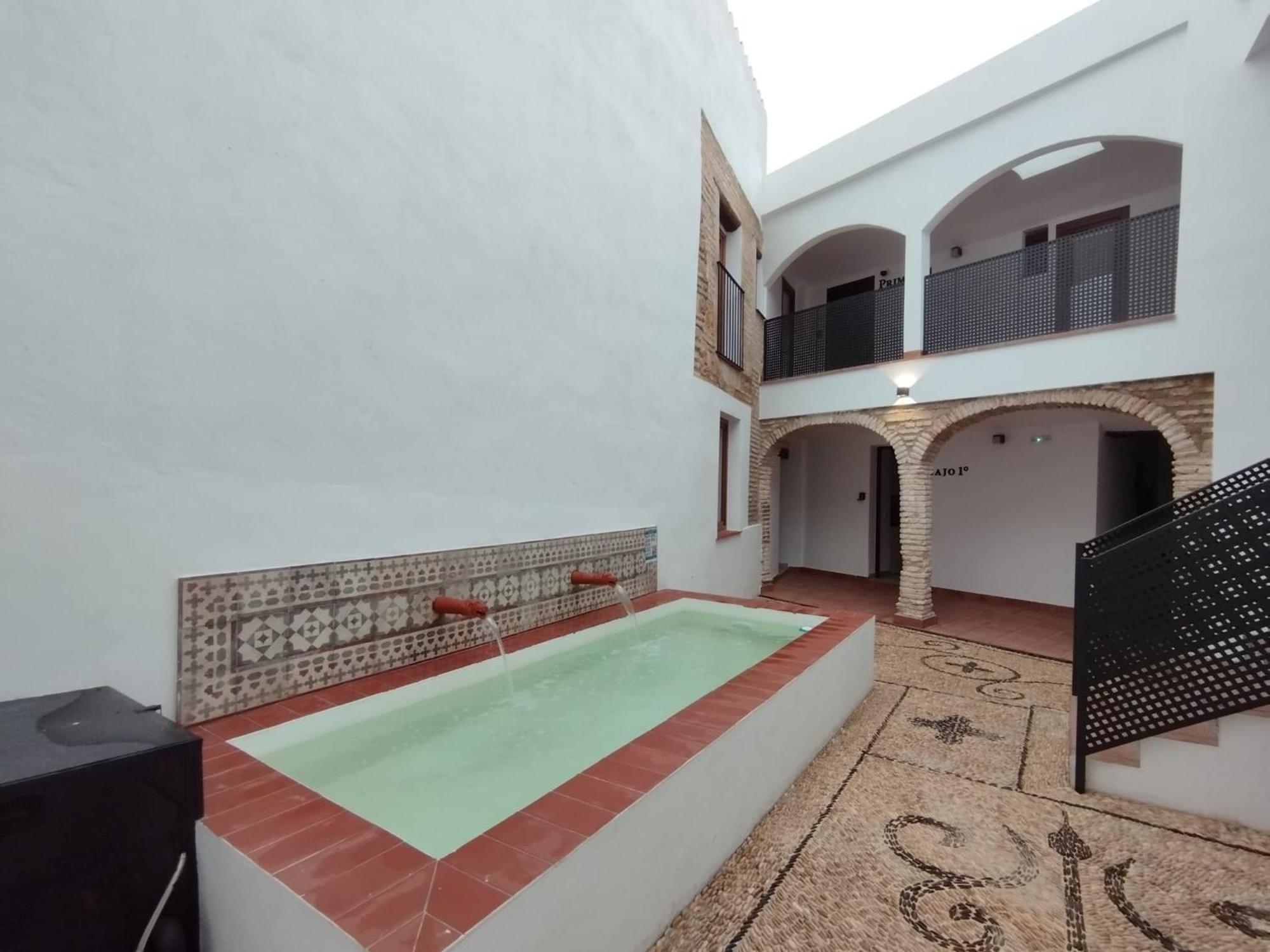 Apartamentos Miguel De Cervantes Centro กอร์โดบา ภายนอก รูปภาพ