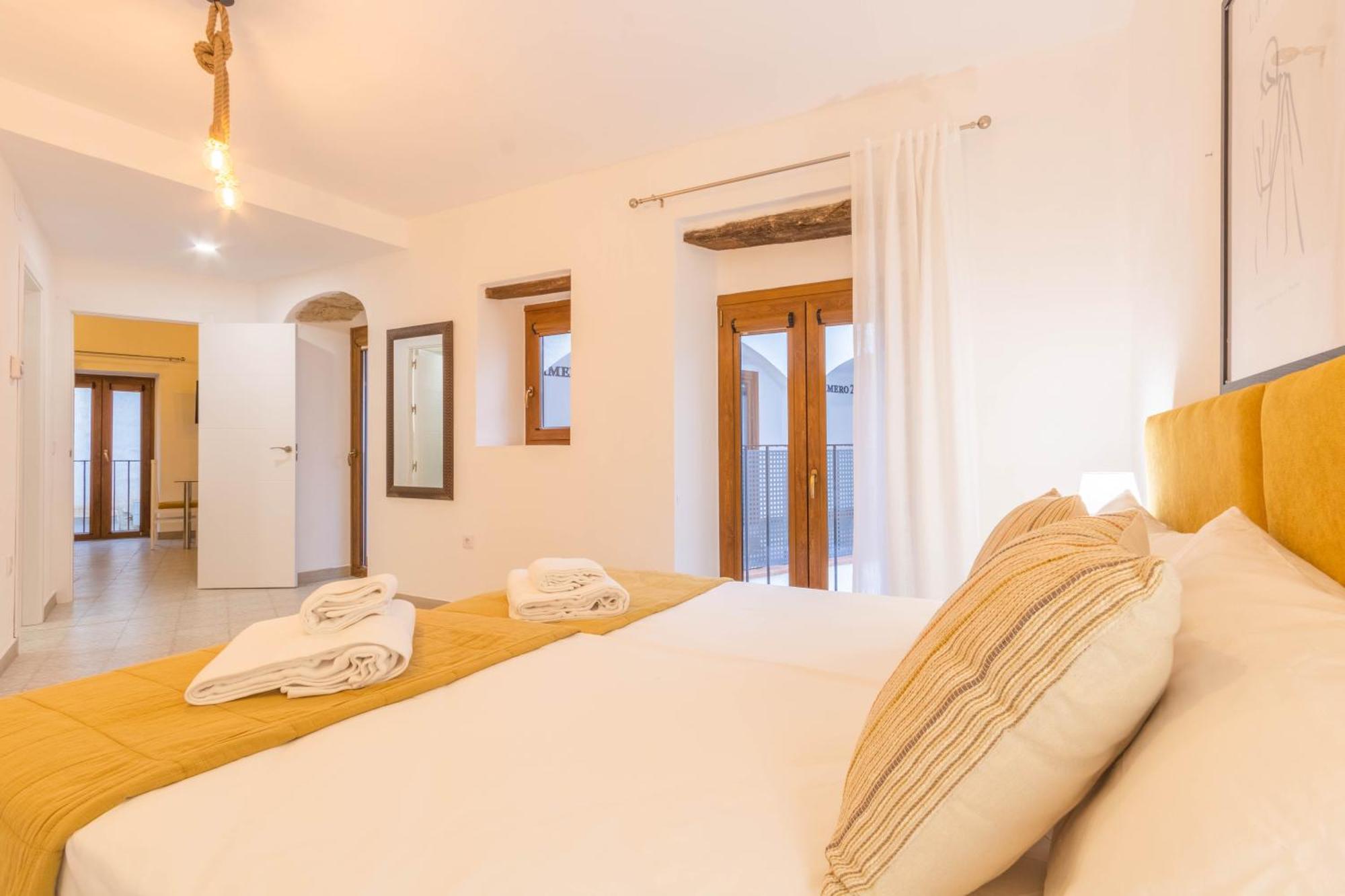 Apartamentos Miguel De Cervantes Centro กอร์โดบา ภายนอก รูปภาพ