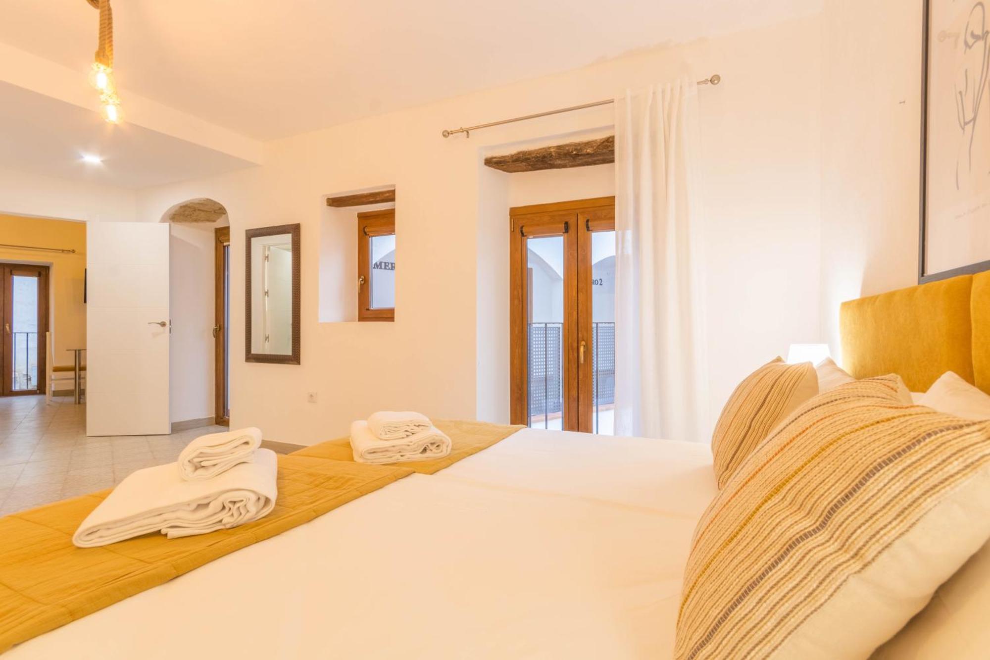 Apartamentos Miguel De Cervantes Centro กอร์โดบา ภายนอก รูปภาพ