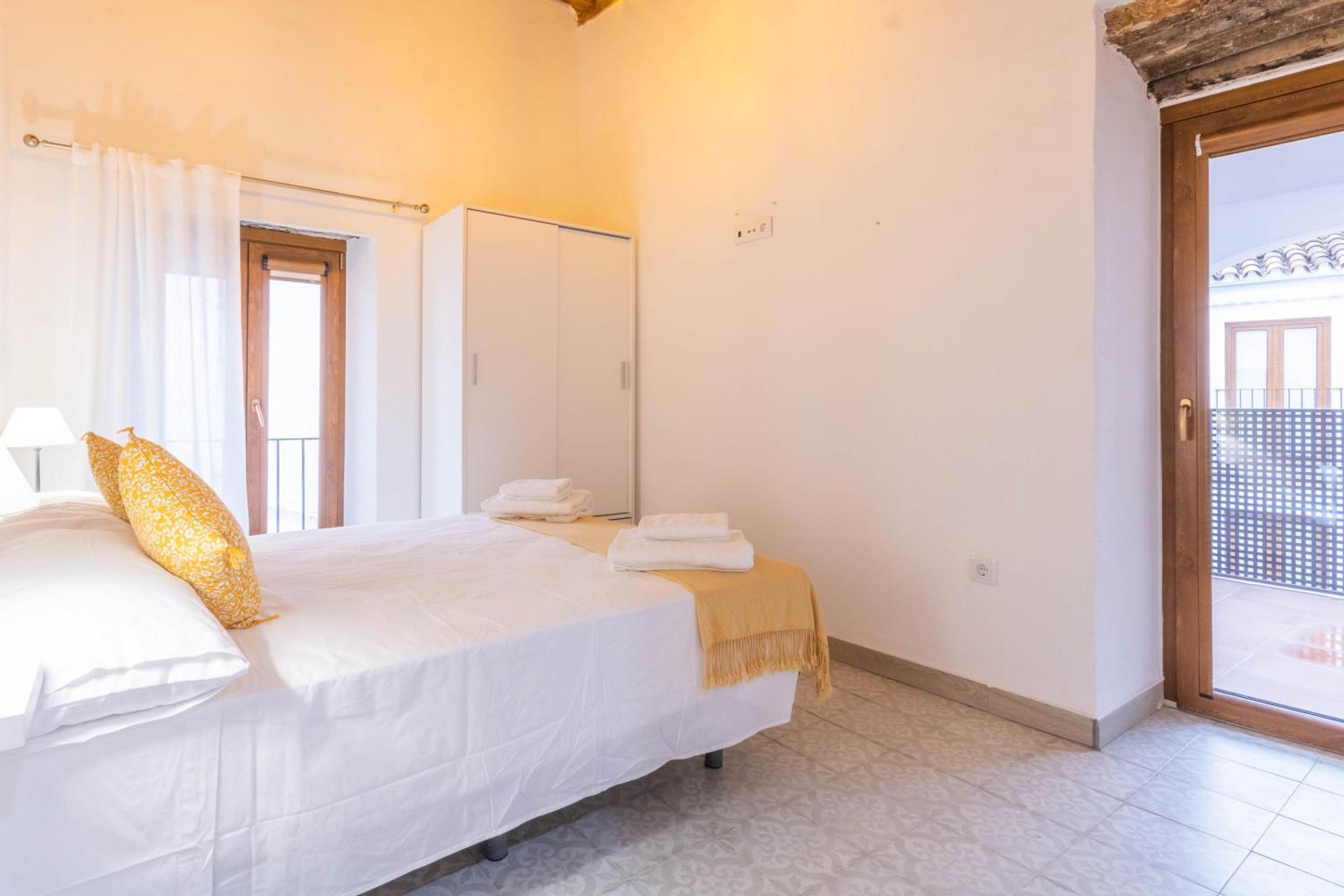 Apartamentos Miguel De Cervantes Centro กอร์โดบา ภายนอก รูปภาพ