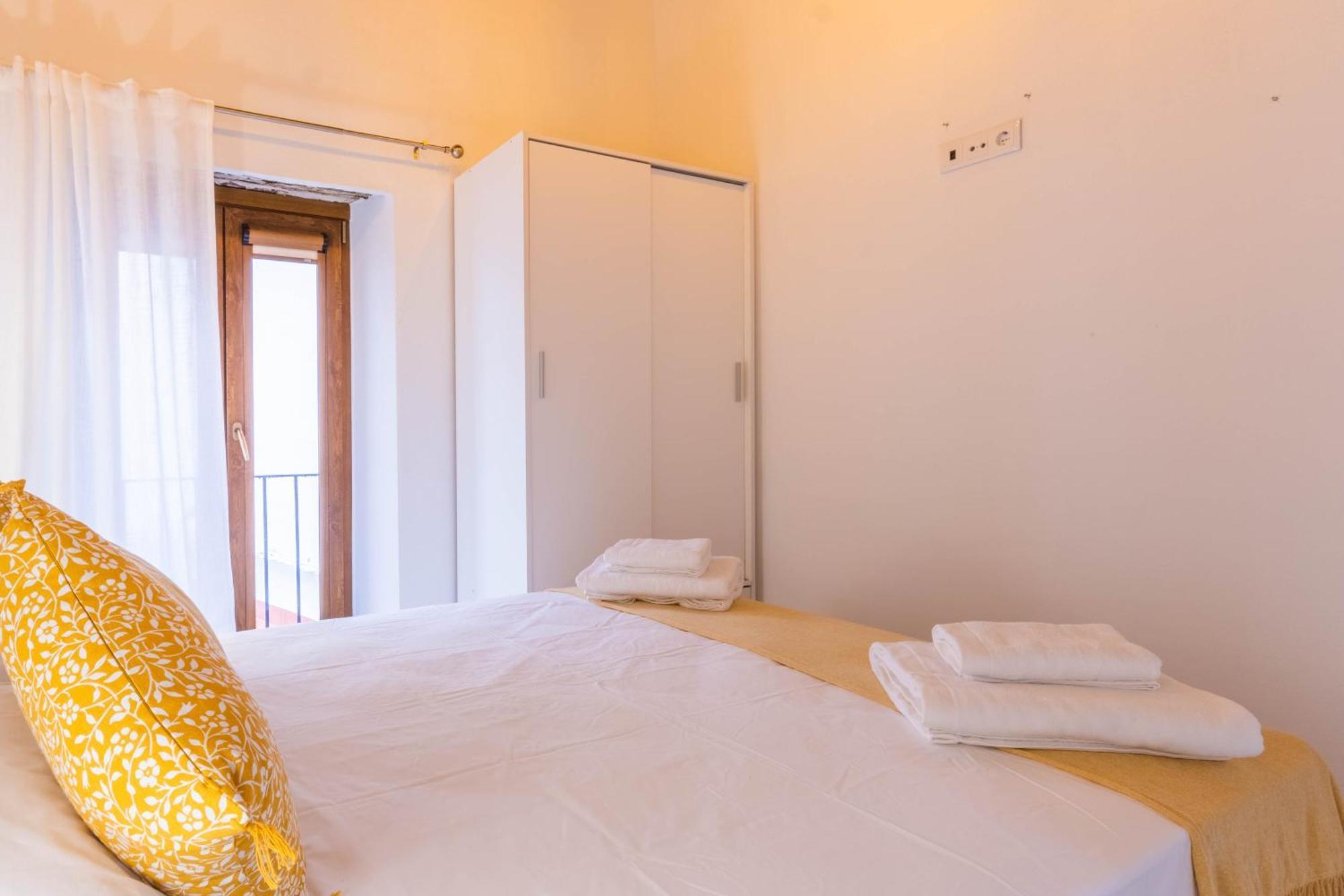 Apartamentos Miguel De Cervantes Centro กอร์โดบา ภายนอก รูปภาพ