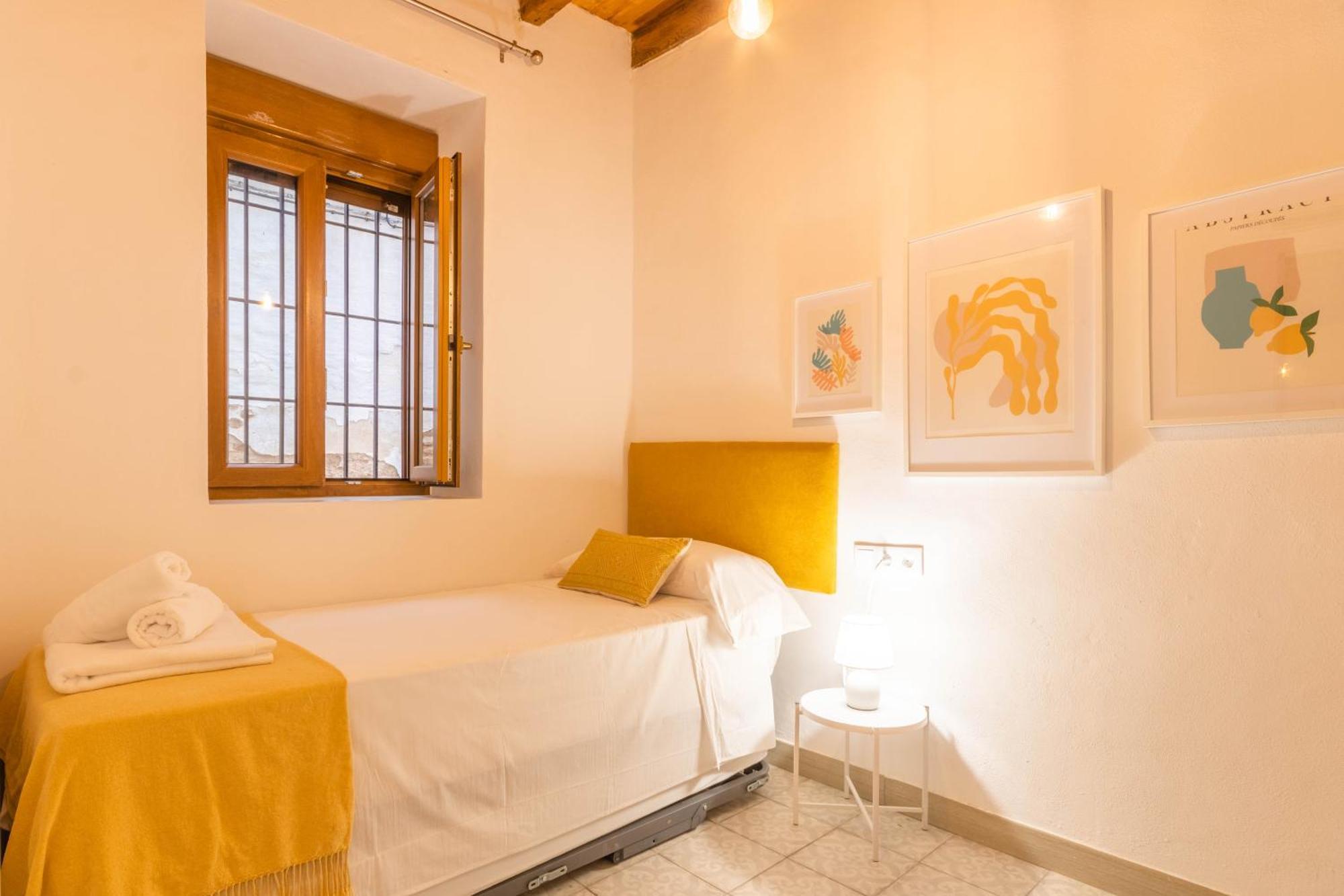 Apartamentos Miguel De Cervantes Centro กอร์โดบา ภายนอก รูปภาพ