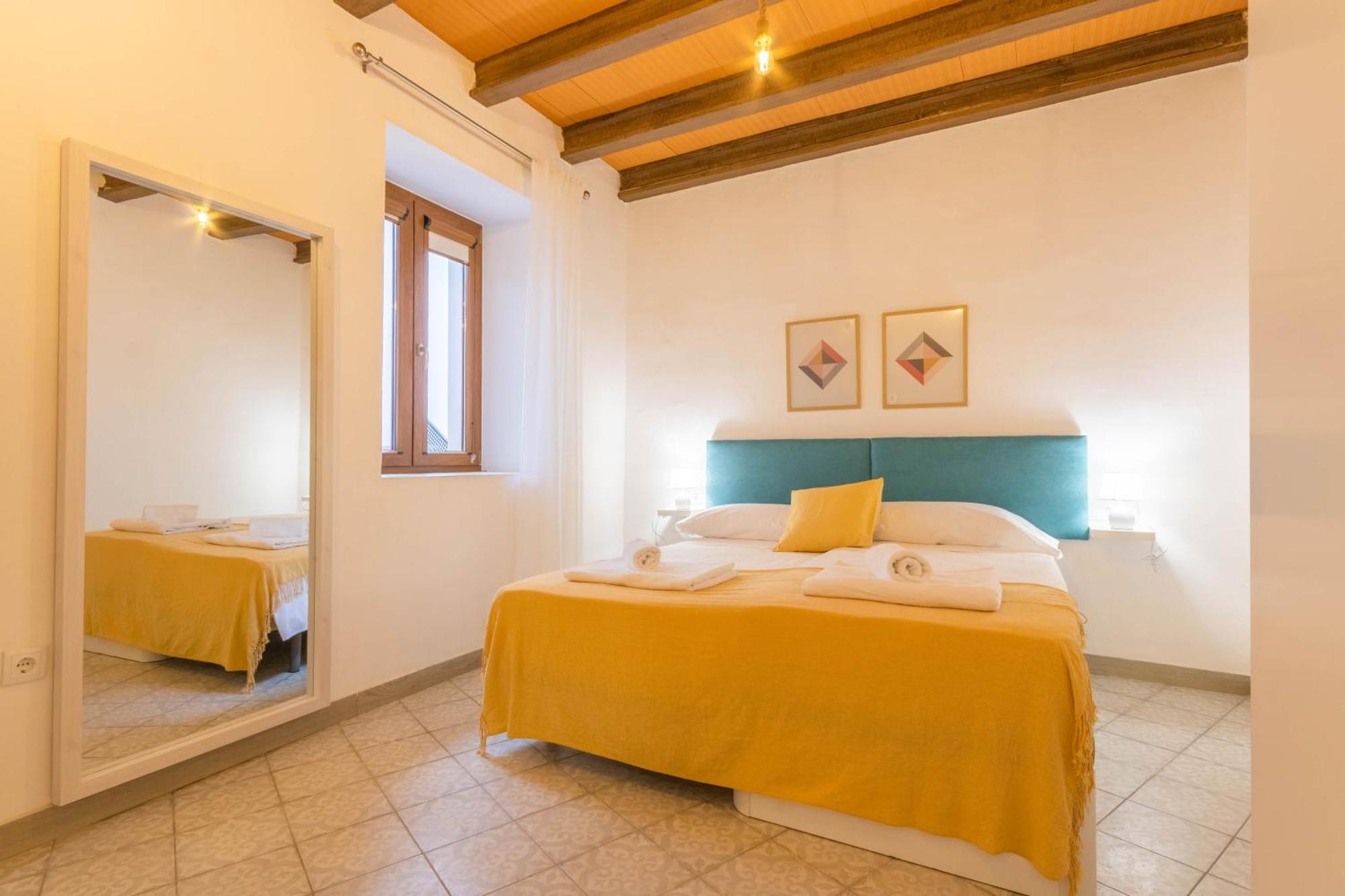 Apartamentos Miguel De Cervantes Centro กอร์โดบา ภายนอก รูปภาพ